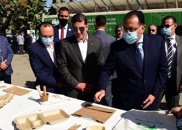 رئيس الوزراء يتفقد مشروعات شباب رواد الأعمال وممثلي الشركات الناشئة بمقر الهيئة العامة للاستثمار والمناطق الحرة