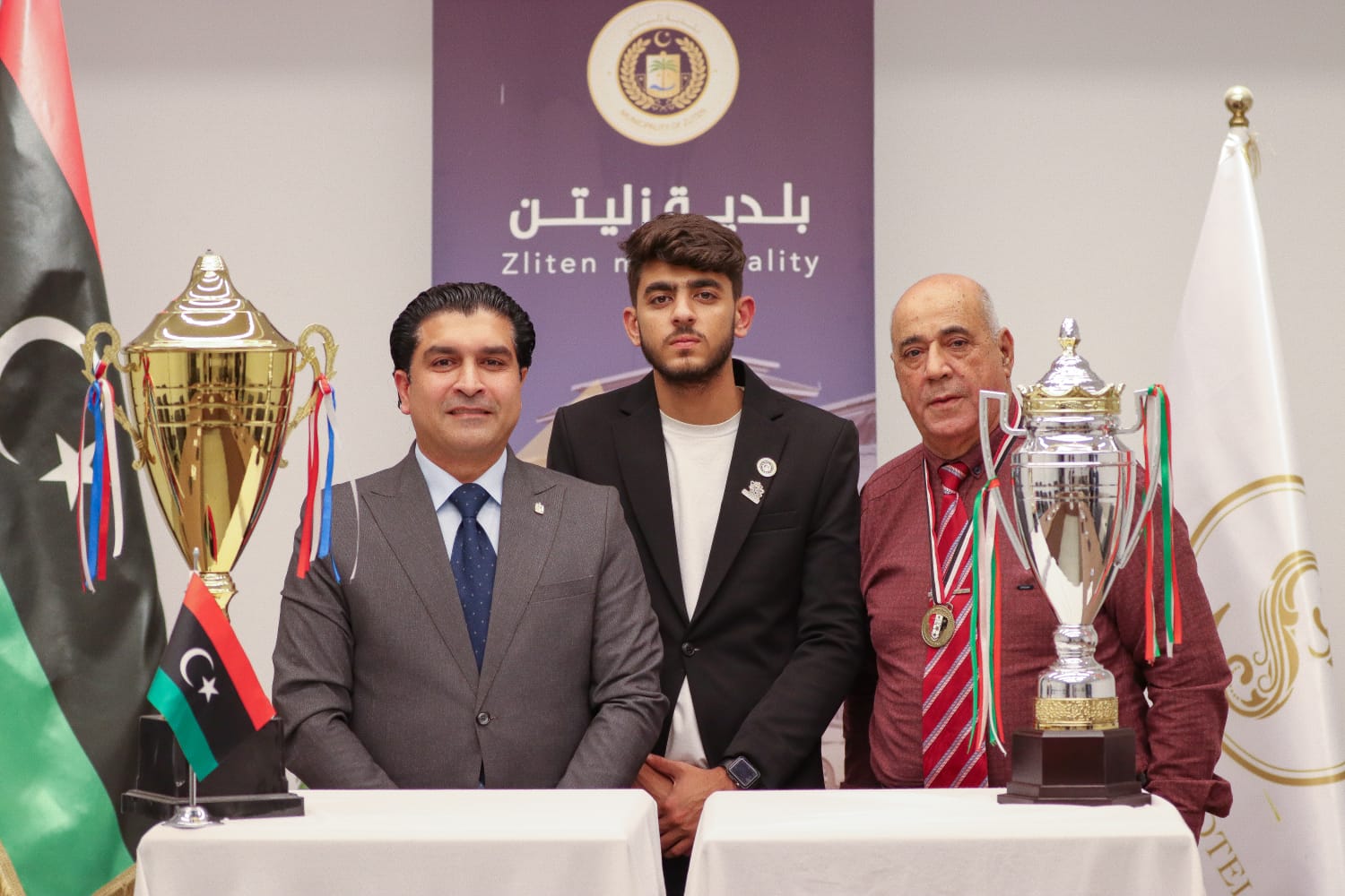 رئيس الإتحاد العربي للميني فوتبول أحمد سمير يحضر قرعة نهائيات كأس ليبيا.
