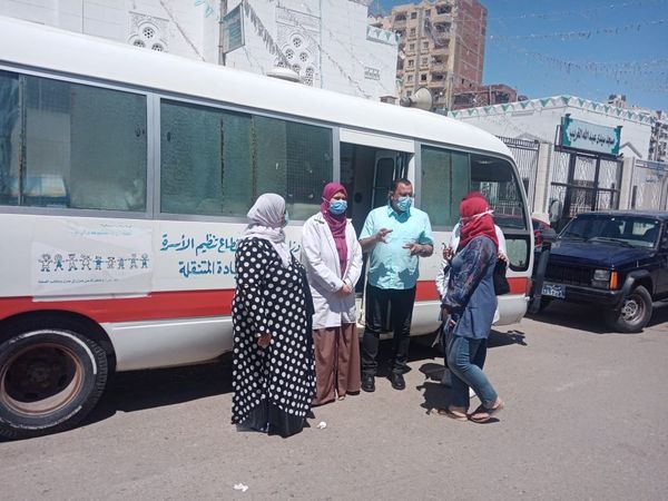الحفناوي يتابع  سير العمل ب اتوبيس التوعية وحملة حقك تنظمي بأماكن تواجدهم بمنطقة الغريب
