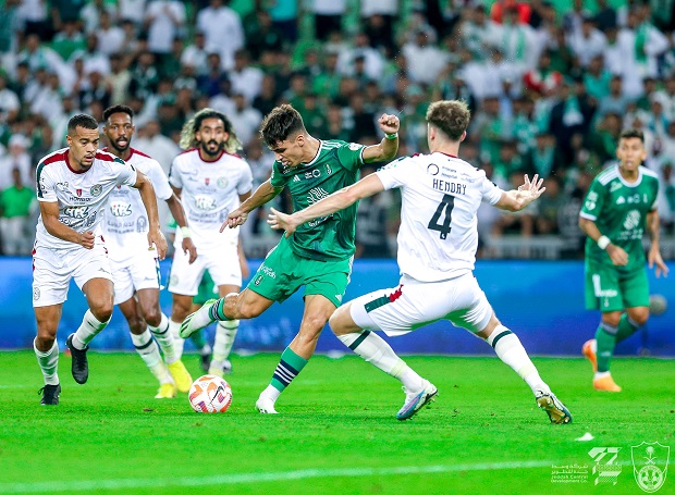 الأهلي يتعادل سلبياً مع الاتفاق في دوري روشن.