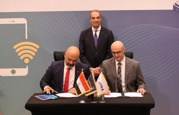 الدكتور/عمرو طلعت وزير الاتصالات وتكنولوجيا المعلومات  يشهد مراسم إطلاق خدمة الاتصال عبر شبكات الواى فاى Wi-Fi Calling فى السوق المصرى