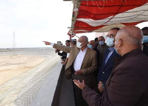 دكتور مدبولي والمحافظ والوزراء يتفقدون أعمال تنفيذ مشروع تطوير طريق (السويس/ الإسماعيلية) المُعاهدة