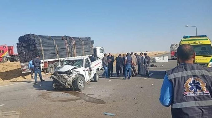 مصرع مواطن وإصابة ٣ اخرين في حادث تصادم ثلاثة سيارات بطريق عيون موسى.