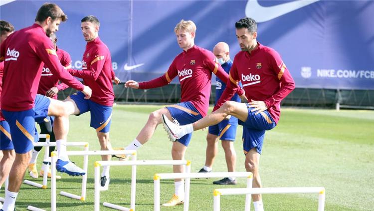 كومان يضع خطة خاصة لـ برشلونة استعدادًا لدوري أبطال أوروبا والكلاسيكو.
