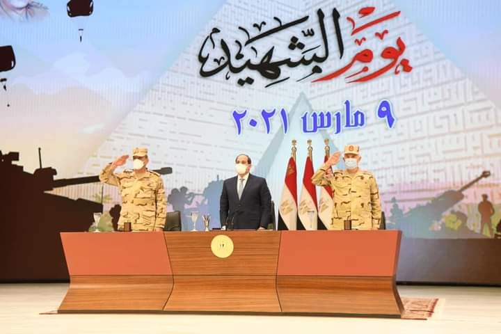  السيسي يلتقي بقادة وضباط وضباط صف وجنود القوات المسلحة عقب انتهاء فعاليات الندوة التثقيفية  بمناسبة يوم الشهيد.