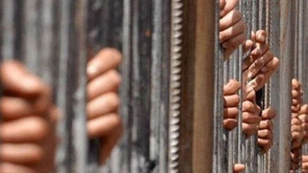 السجن المشدد لسيدتين و4 اخرين اختطفوا سيارة محملة بجهاز عروسة