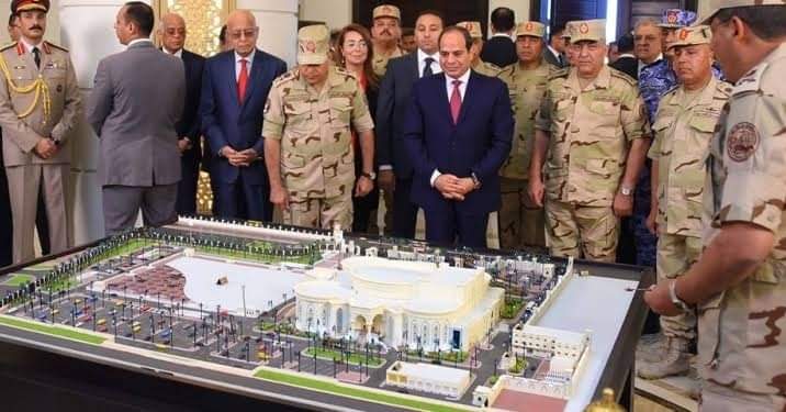 الرئيس يصل إلى مركز المنارة لافتتاح عدد من المشروعات التنموية بجنوب الوادى   وصل الرئيس عبد الفتاح السيسي ، اليوم السبت ، إلى مركز المنارة للمؤتمرات الدولية لافتتاح عدد من المشروعات التنموية بجنوب الوادي، عبر تقنية الفيديو كونفرانس.  وكان في استقبال الرئيس السيسي لدى وصوله عدد من الوزراء وكبار رجال الدولة.