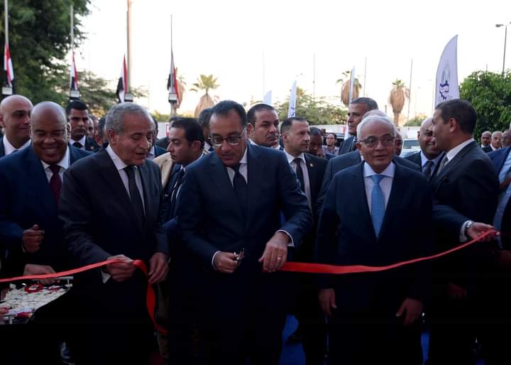 رئيس الوزراء يفتتح المعرض الرئيسي