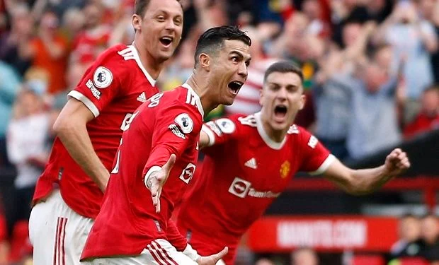 مان يونايتد يضرب نوريتش بهاتريك رونالدو فى الدورى الأنجليزى.