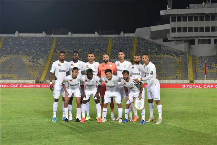الرجاء المغربي يفقد حارسه الأساسي أمام الزمالك بعد تأكد إصابته بـ كورونا.