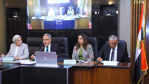 خلال اجتماع لجنة الإدارة المحلية بمجلس النواب: وزيرة التنمية المحلية : نسعى لإشراك القطاع الخاص في إدارة وتشغيل مشروعات منظومة المخلفات .. وتوقيع 30 عقد للقيام بخدمات الجمع السكنى ونقل المخلفات ونظافة الشوارع بالمحافظات