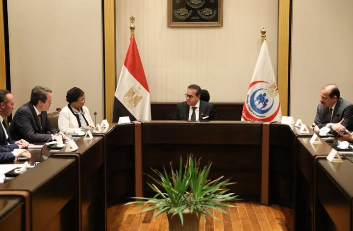 وزير الصحة يبحث مع شركة 