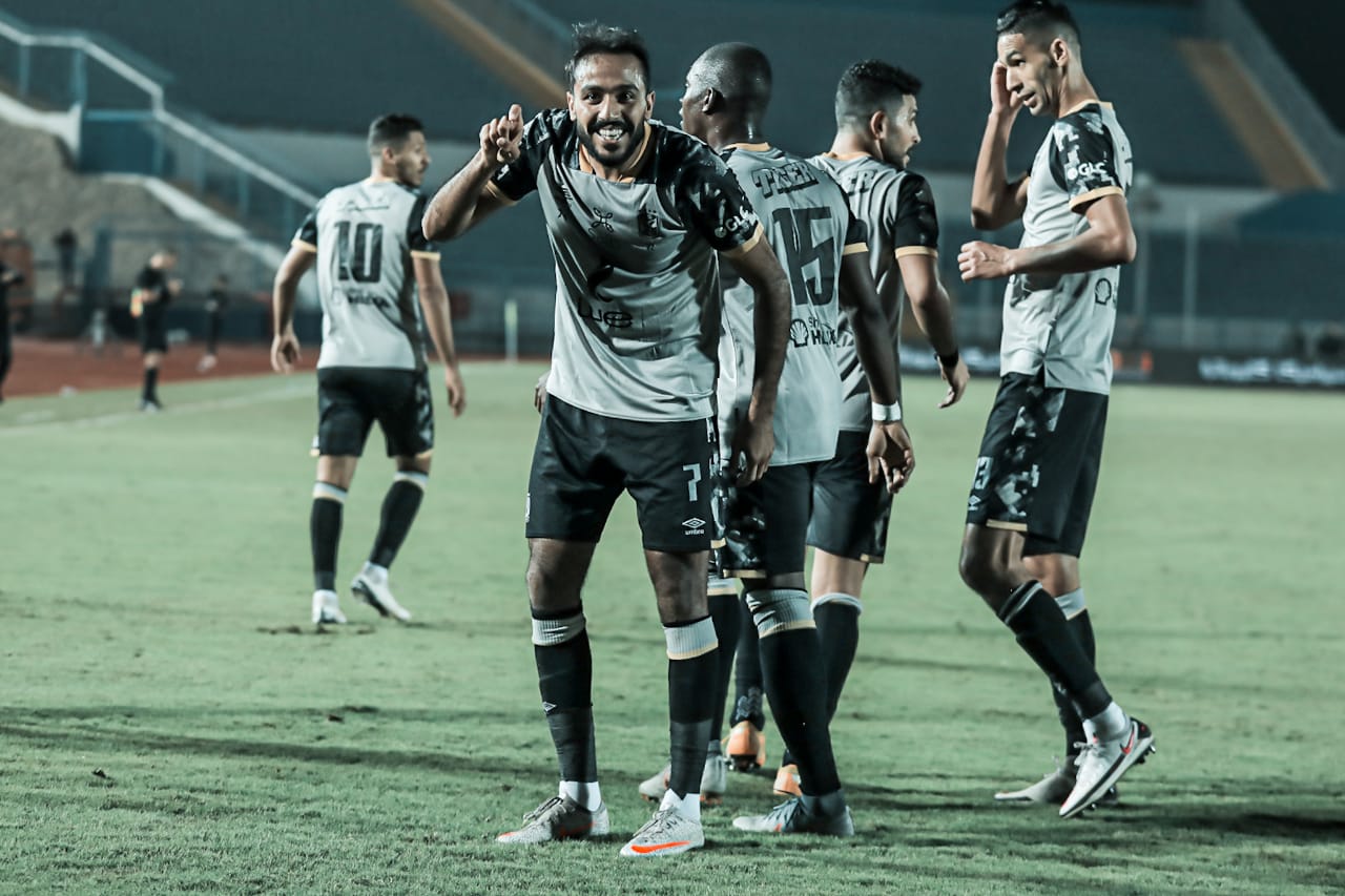 الأهلي يكتسح سيراميكا كليوباترا بثنائية بقدم كهربا ووليد سليمان وينفرد بصدارة الدوري.