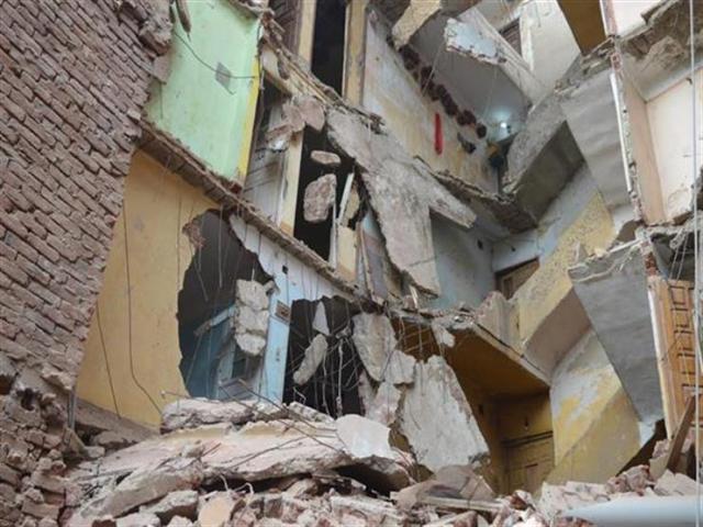 انهيار عقار قديم بالشرابية يتسبب فى مصرع سيدة ونجلها