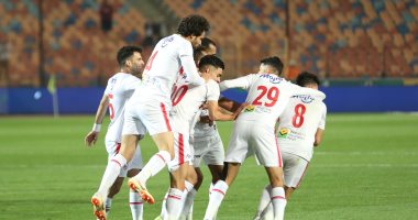 فيريرا يجتمع مع معاونيه قبل انطلاق مران الزمالك.