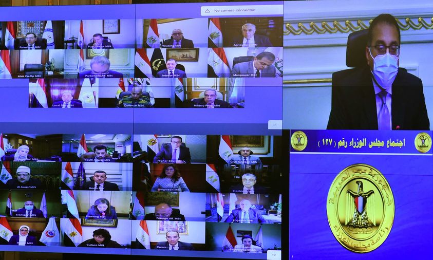 خلال اجتماع مجلس الوزراء اليوم: وزيرة الصحة: جارٍ دخول المحافظات تباعاً فى المبادرة الرئاسية لمتابعة حالات العزل المنزلى لمصابى 