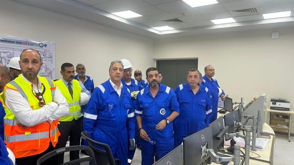 *زيارة مفاجئة لرئيس هيئة البترول لشركة النصر للبترول .