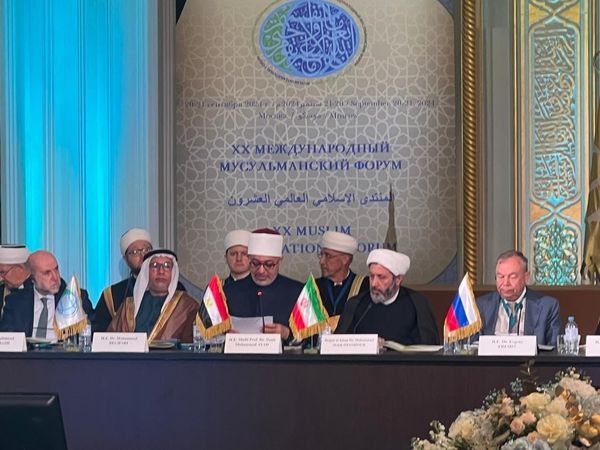 مفتي الجمهورية في المنتدى الإسلامي العالمي بموسكو: الحوار الإنساني أساس التعايش السلمي ومفتاح الاستخلاف في الأرض