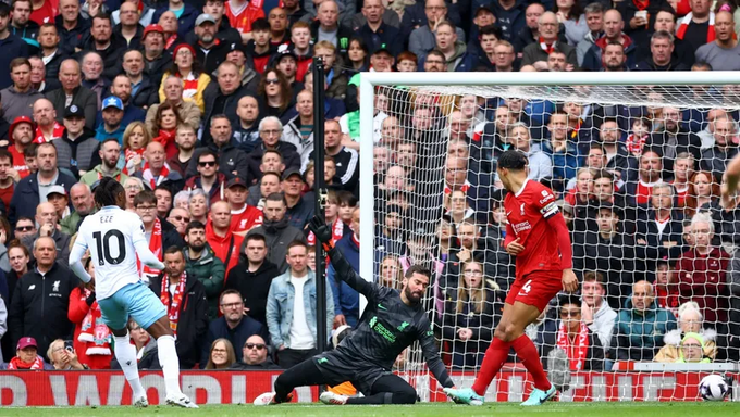 كريستال بالاس يفوز على ليفربول بهدف نظيف في الدوري الإنجليزي.