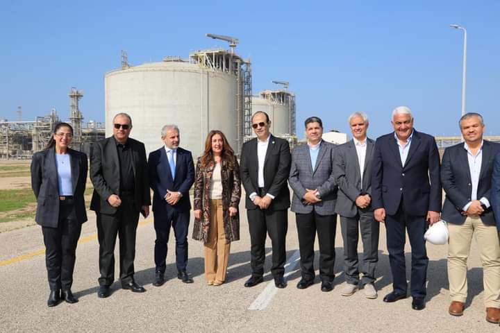 زيارة السفيرة الأمريكية لمصنع دمياط لإسالة الغاز الطبيعى