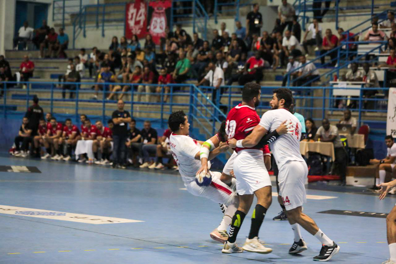 «رجال يد الأهلي» يخسر من الزمالك في نصف نهائي بطولة إفريقيا.. بعد سيطرته للمباراة.