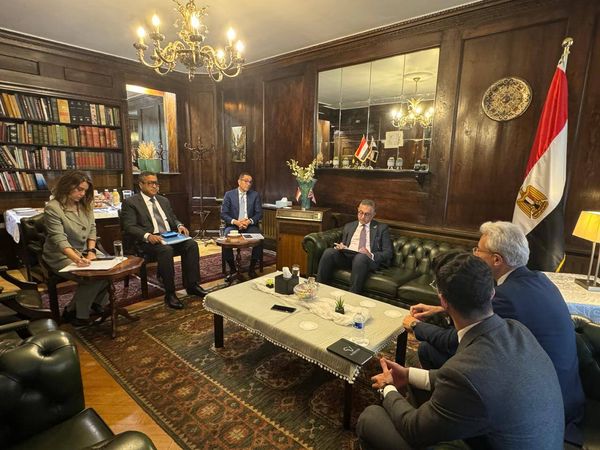 وزير الاستثمار والتجارة الخارجية يلتقي ممثلي شركات بريطانية عاملة في مجال الطاقة المتجددة 