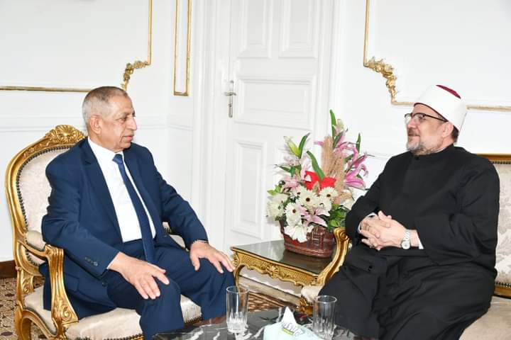 وزير الأوقاف يستقبل رئيس الأكاديمية العربية للعلوم والتكنولوجيا والنقل البحري لبحث التعاون المشترك