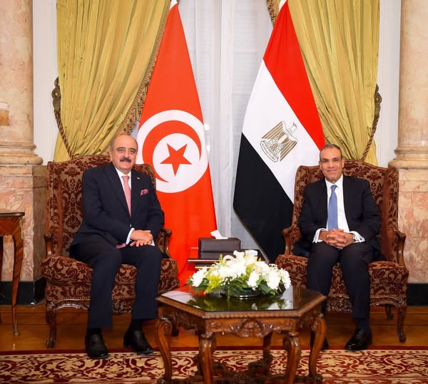 وزير الخارجية والهجرة يستقبل وزير الخارجية التونسي