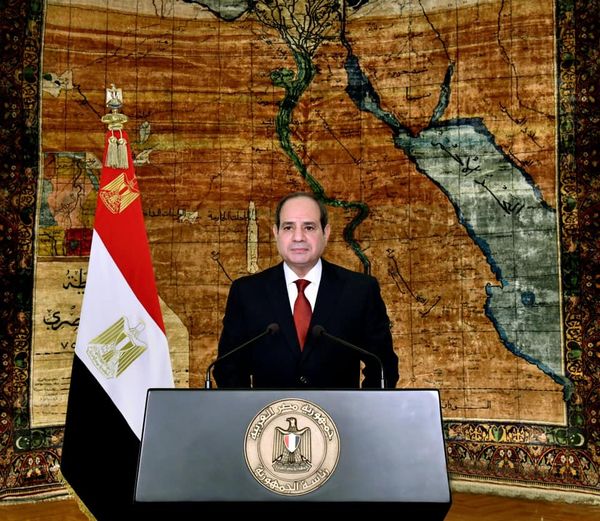 السيد الرئيس لعمال مصر في عيدهم .... الإنجازات المتلاحقة والمشروعات العملاقة التي تحققت في مصر على مدار السنوات الأخيرة شاهداً على أصالة الإبداع وصلابة إرادة هذا الشعب العظيم، لتغيير واقعه، وللتقدم، ولبناء مستقبل أفضل.    