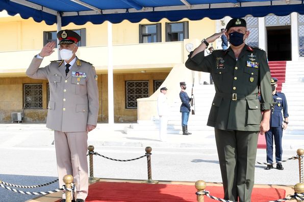 رئيس الأركان يعود إلى أرض الوطن بعد إنتهاء زيارته الرسمية لدولة اليونان