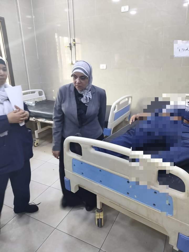 مستشفي السويس العام تستقبل حادث تصادم أتوبيس بحاجز خرساني بطريق الزعفرانه العين السخنة نتج عنه إصابة 23 حالة من جنسيات مصرية وسوريا وكندية