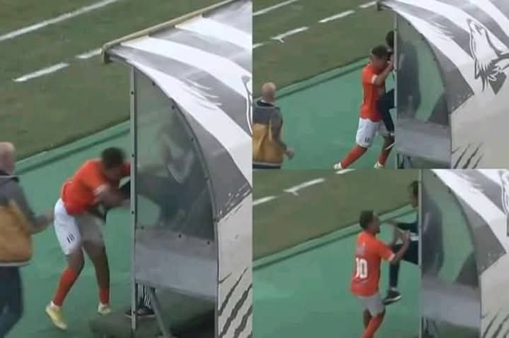 عاجل: لاعب المنصورة يعتدي على مدربه أثناء استبداله في مباراة المقاولون العرب.