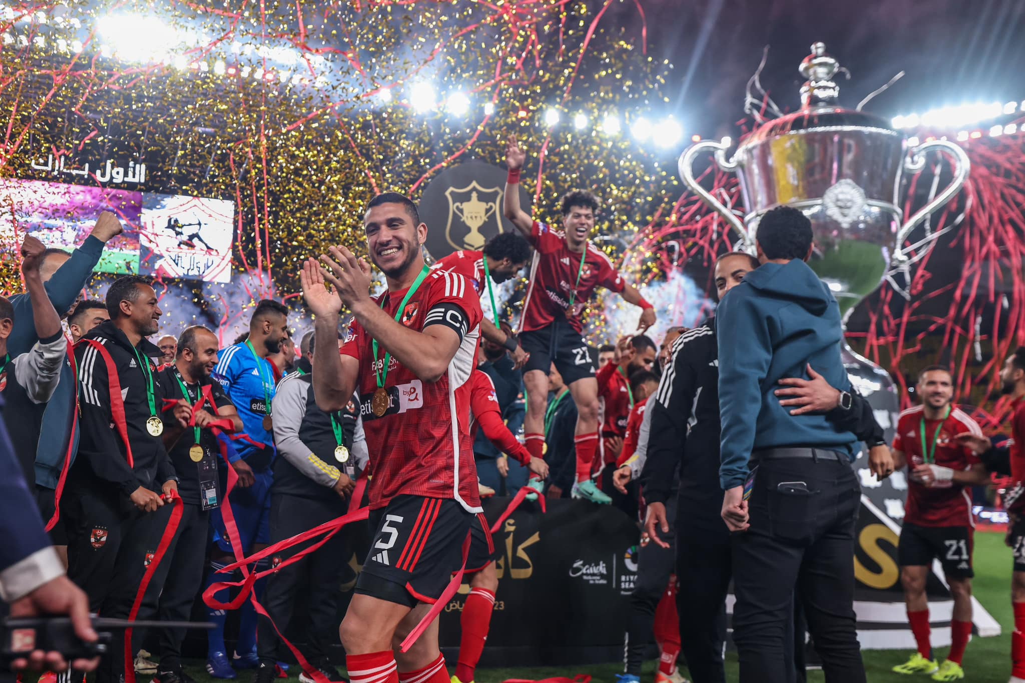 الأهلي يكتسح الزمالك بثنائية نظيفة ويتوج بطلاً لكأس مصر للمره ال 39 في تاريخه.
