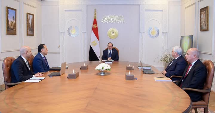 اجتمع السيد الرئيس عبد الفتاح السيسي، اليوم، مع الدكتور مصطفى مدبولي رئيس مجلس الوزراء، والدكتور أيمن عاشور وزير التعليم العالي والبحث العلمي والسيد محمد عبد اللطيف وزير التربية والتعليم والتعليم الفني.