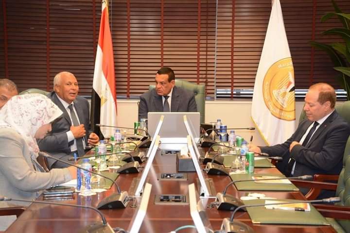 *وزير التنمية المحلية يتابع مع محافظ الوادى الجديد الموقف التنفيذي لإنشاء مجمع المصالح الحكومية و مشروعات الخطة الاستثمارية الجديدة والمبادرة الرئاسية 