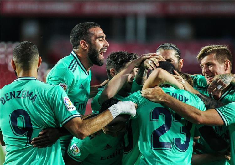 ريال مدريد يكتسح غرناطه 2-1 بالدوري الأسباني..
