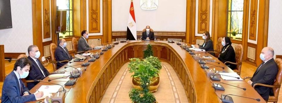 اجتمع السيد الرئيس عبد الفتاح السيسي اليوم مع الدكتور مصطفى مدبولي رئيس مجلس الوزراء، والدكتورة هالة السعيد وزيرة التخطيط والتنمية الاقتصادية، والسيد محمود شعراوي وزير التنمية المحلية، والسيدة نيفين جامع وزيرة التجارة والصناعة، والسيد طارق الفقي محافظ سوهاج، والسيد أشرف الداودي محافظ قنا.