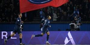 باريس سان جيرمان يكتسح لينس بثلاثيه ويواصل صدارته للدوري الفرنسي.