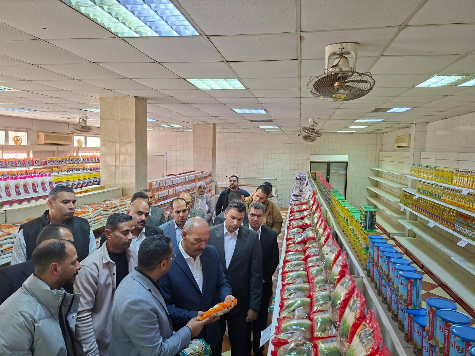 محافظ السويس يتفقد دلتا ماركت للتأكيد على توافر السلع الغذائية بأسعار مناسبة