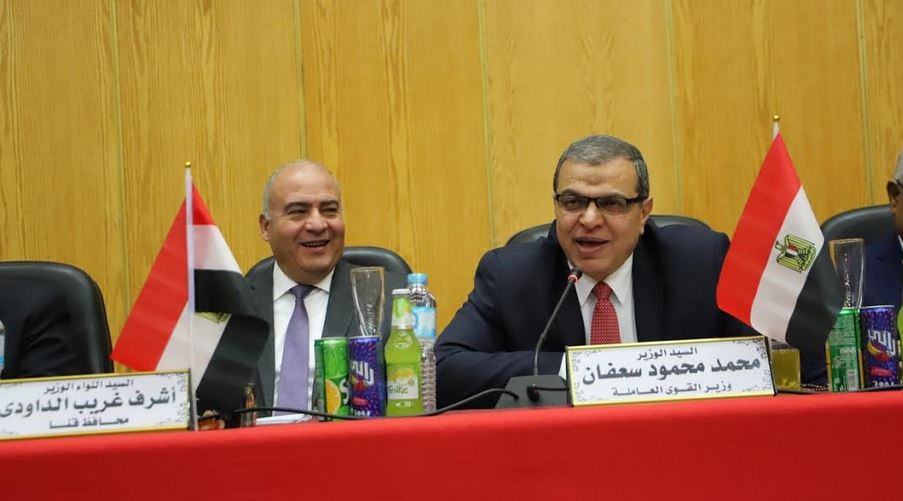 وزير القوى العاملة يهنئ محافظ قنا بالعيد القومي للمحافظة