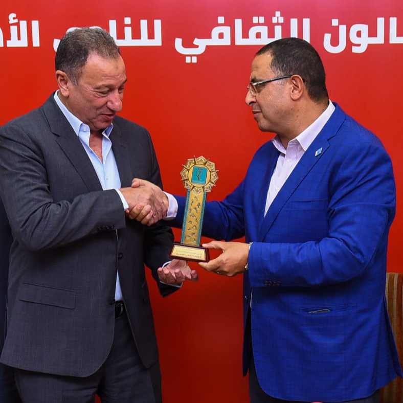 جائزة الثقافة العربية للنادي الأهلي لتفوقه في المسئولية المجتمعية.