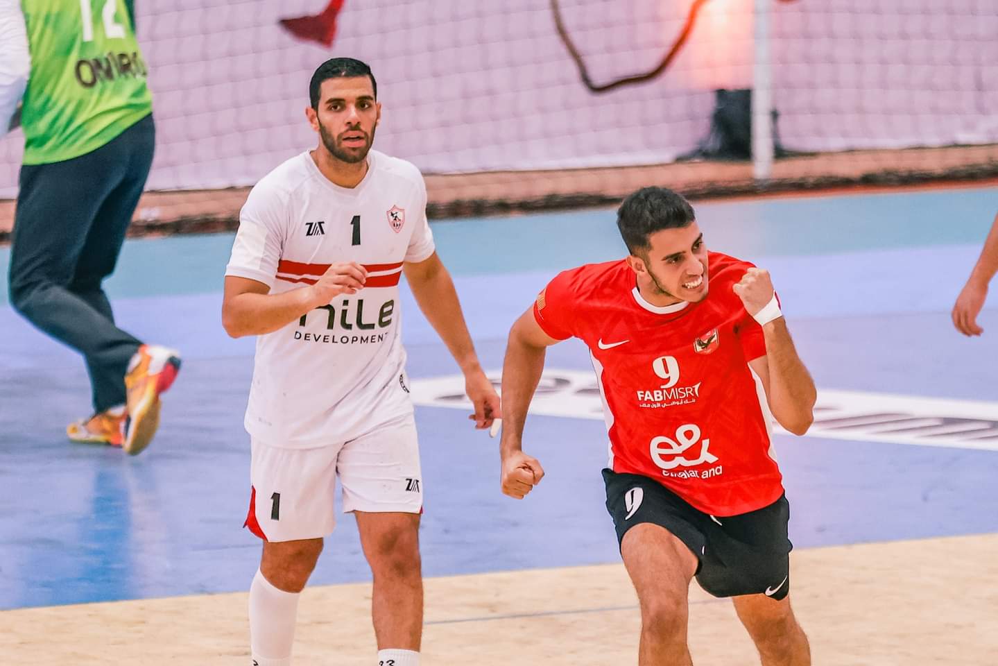 رجال يد الأهلي يتأهل لنهائي بطولة إفريقيا بالفوز على الزمالك.