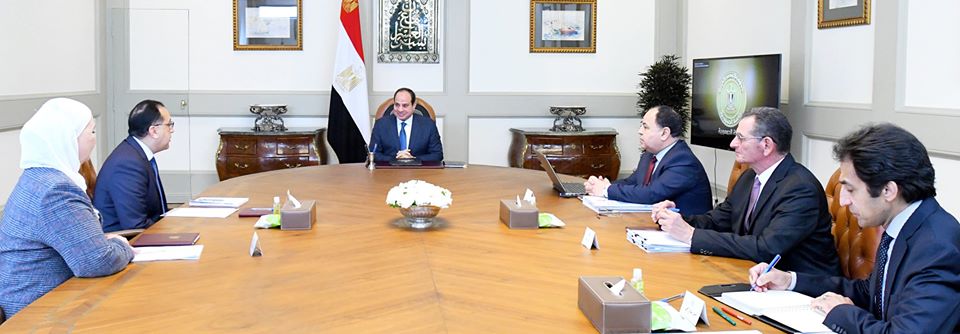 اجتمع السيد الرئيس عبد الفتاح السيسي اليوم مع الدكتور مصطفى مدبولي رئيس مجلس الوزراء، والدكتور محمد معيط وزير المالية، بحضور السيد أحمد كجوك نائب وزير المالية للسياسات المالية، والدكتور إيهاب أبو عيش نائب وزير المالية للخزانة العامة.