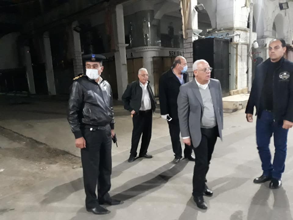 محافظ بورسعيد يتفقد سوق