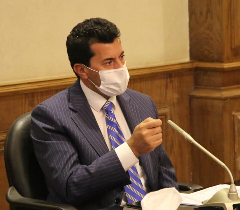 صبحي ومصطفي واللجنة المنظمة لليد يبحثون أخر المستجدات الخاصة ببطولة العالم لليد