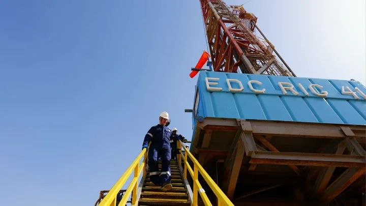 وزير البترول والثروة المعدنية من حقول مليحة بالصحراء الغربية: - جاهزية كاملة لتأمين احتياجات الطاقة خلال الصيف