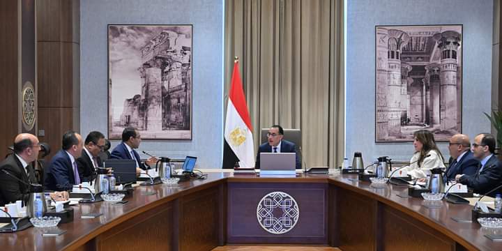 فى لقائه مع رئيس الجهاز المركزي للتنظيم والإدارة: رئيس الوزراء يكلف بسرعة دراسة دمج تسليم المرحلتين الثانية والثالثة من وحدات زهرة العاصمة للموظفين المنتقلين للعاصمة الإدارية التنظيم والإدارة