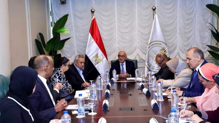 في إطار توجه الدولة للاستثمار في الموهوبين والنابغين: وزير التربية والتعليم يبحث آليات تنفيذ إنشاء مدرسة 