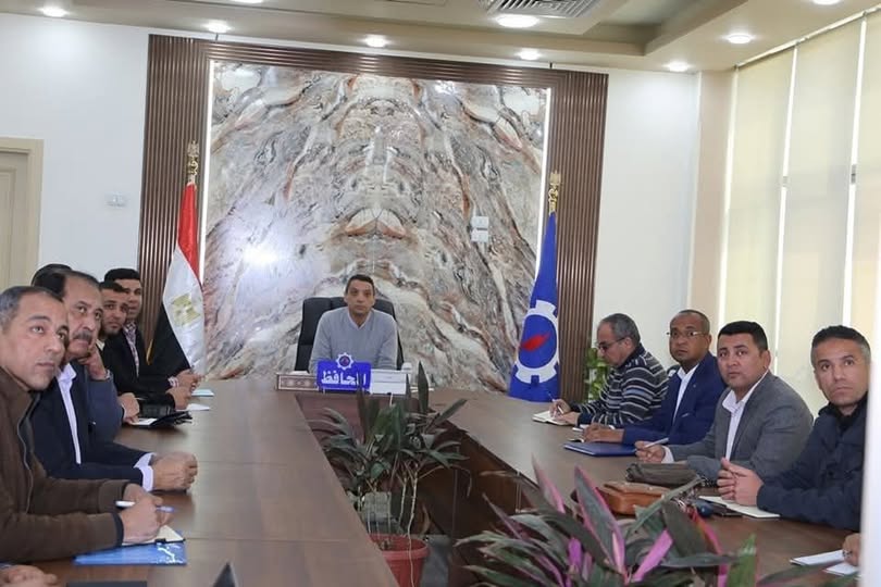 محافظ السويس  : لا تلاعب بقوت الشعب ومتابعة مستمرة لمنافذ البيع ومعارض أهلا رمضان لتوفير السلع وضبط الأسعار  