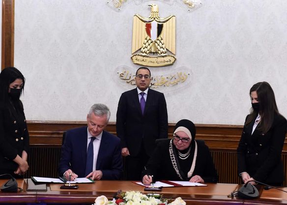 رئيس الوزراء يشهد مراسم التوقيع على إعلان نوايا مشترك لتعزيز التعاون الاقتصادي والصناعي والتجاري والاستثماري بين البلدين